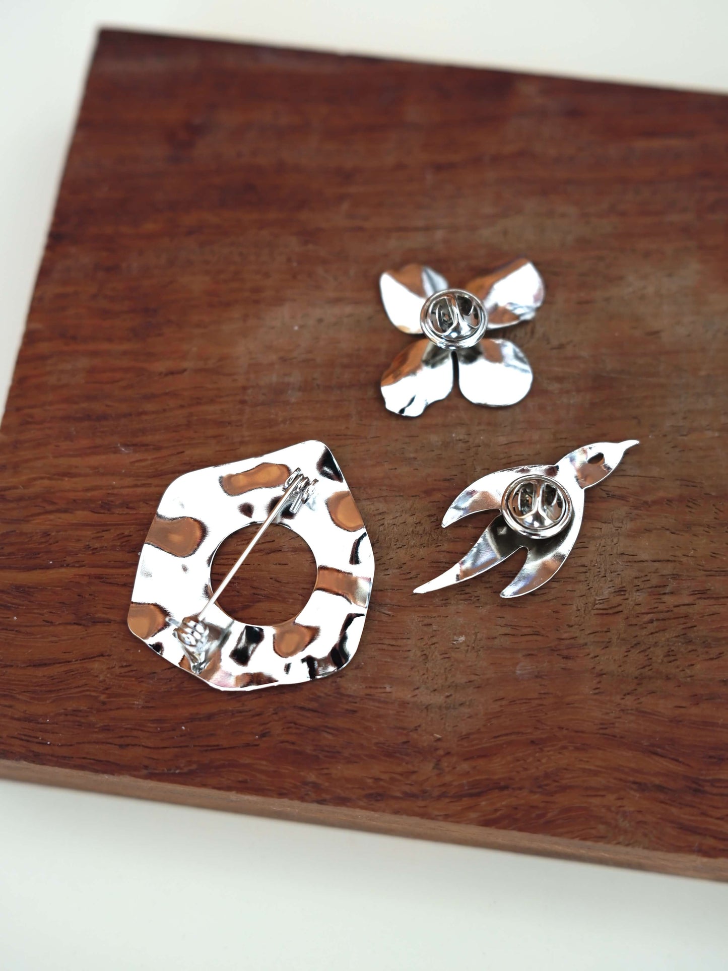 LY Pins sets